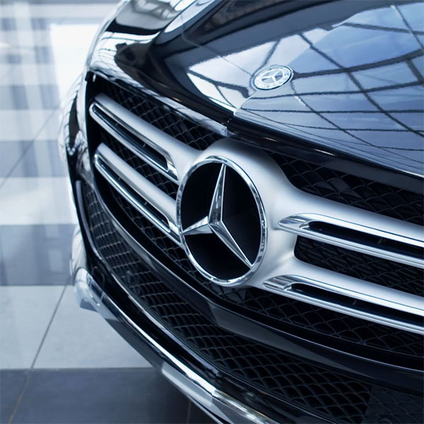 DESIGNER : Mercedes-Benz